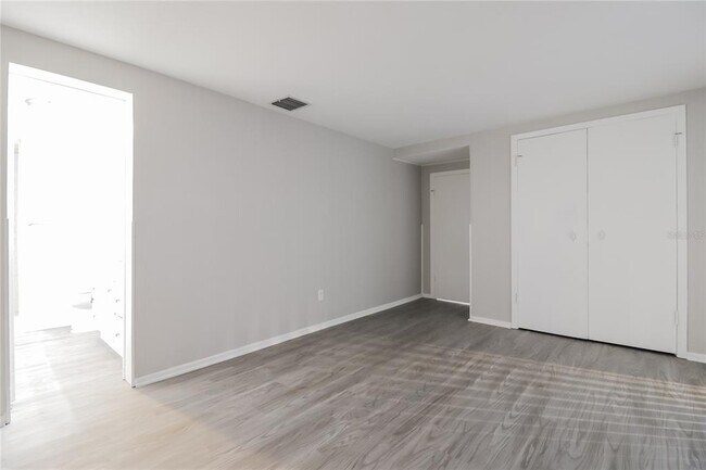 Building Photo - 5963 Bamboo Dr