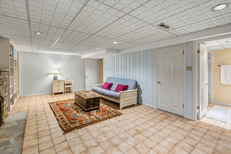 Building Photo - 15 Brazillian Ct