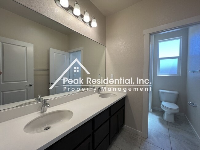Building Photo - Beautiful Folsom 4bd/3ba Home with 2 Car G...