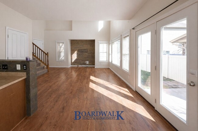 Building Photo - Quiet Riverton 3 Bed Home – Garage & Yard