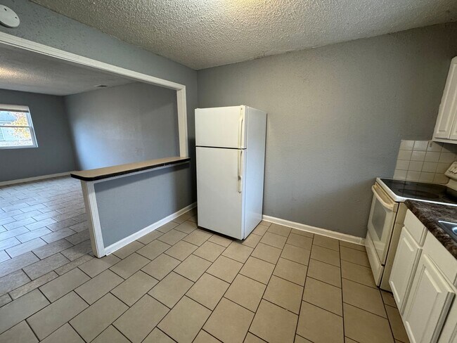 Building Photo - 2238-2240 Barnor Dr