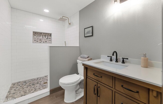 Building Photo - 17227 N Country Club Dr