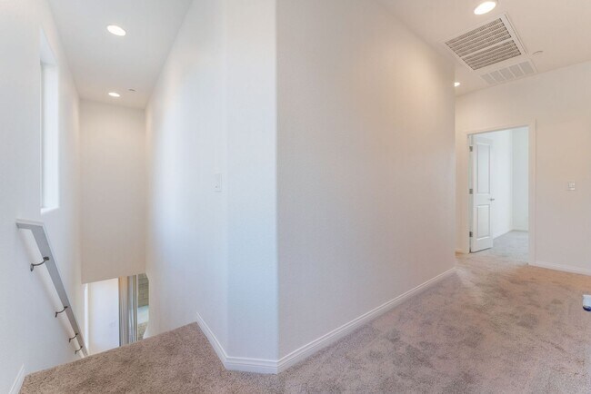Building Photo - Recently Built Modern Home in Summerlin!