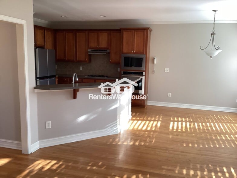 Building Photo - 7257 Village Creek Trace