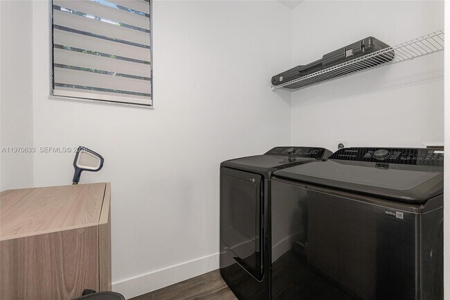 Building Photo - 7902 NW 105th Ct