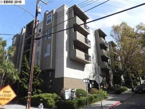 Building Photo - 150 Pearl St