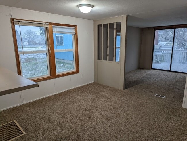 Building Photo - 3 bedroom 2 bath Orchards house with SHOP!