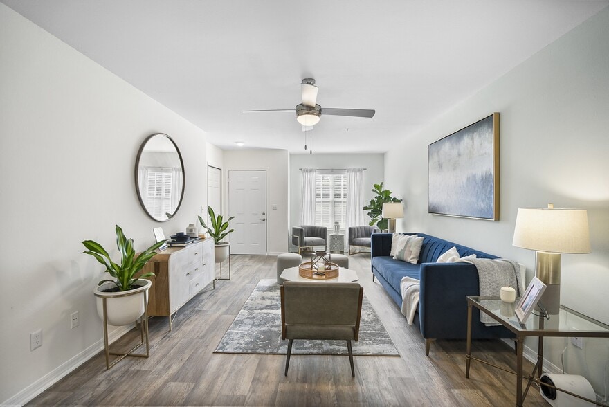 Building Photo - Country Club Lakes