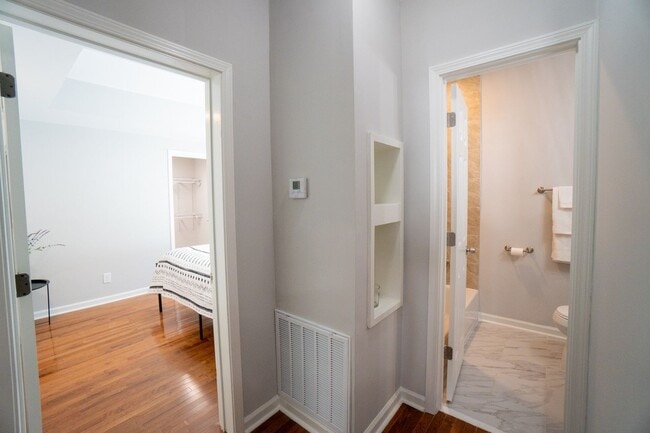 Building Photo - Charming East Nashville Home