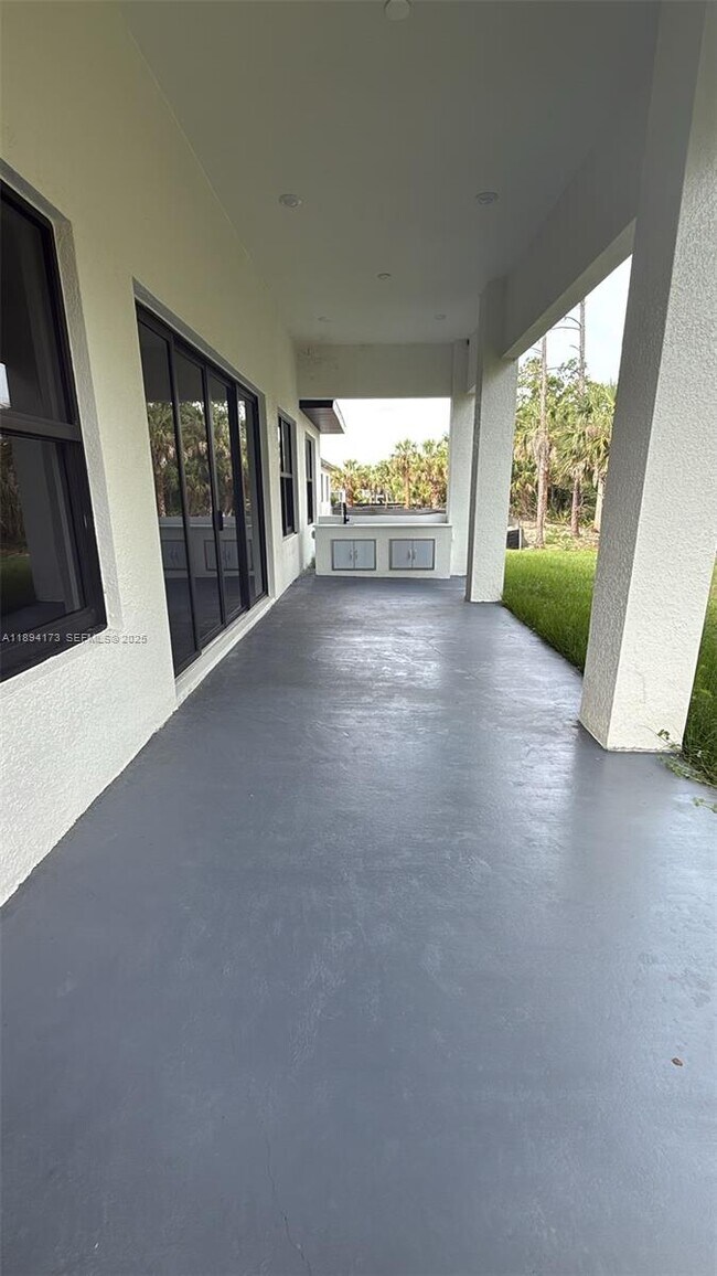 Building Photo - 241 Pembroke Dr