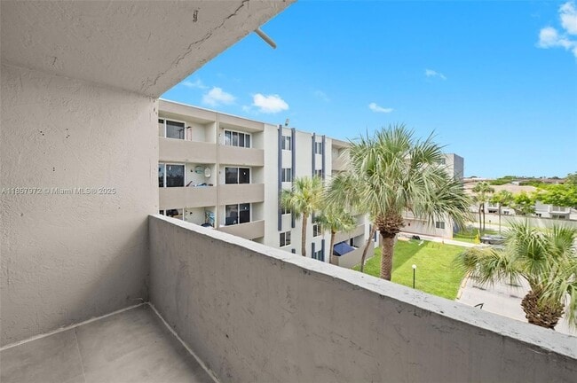 Building Photo - 10090 NW 80th Ct
