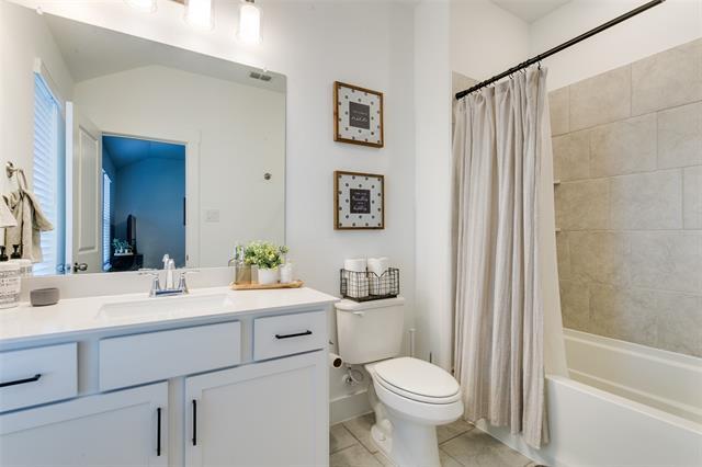 Building Photo - 7605 Reis Ln