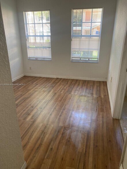 Building Photo - 208 Belmont Ln