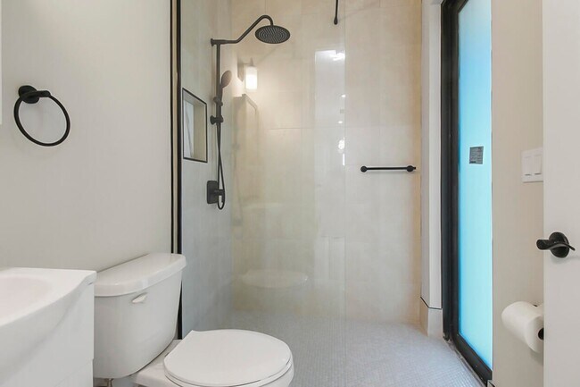 Building Photo - 1143 SW Estaugh Ave