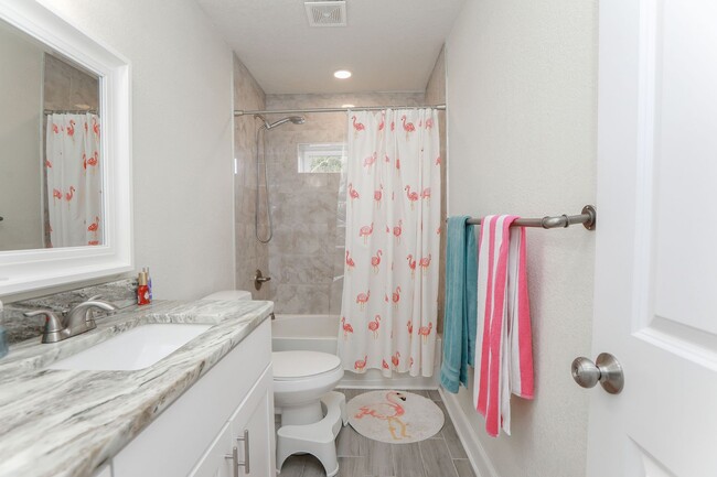 Building Photo - Stylish 3-Bed Brick Home in Central VB!