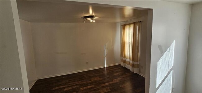 Building Photo - 402 W Green St