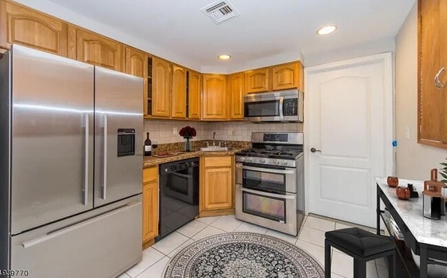 Building Photo - 47 Webster Ave