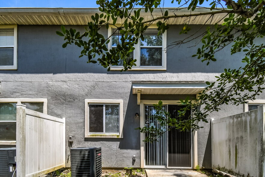 Building Photo - 2326 Sunset Bluff Dr