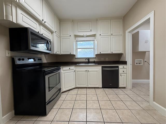Building Photo - 2126 Mistletoe Ave