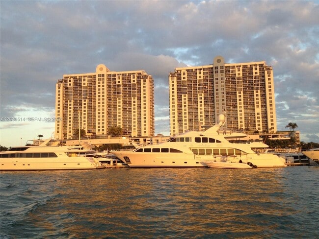 Building Photo - 1800 Sunset Harbour Dr