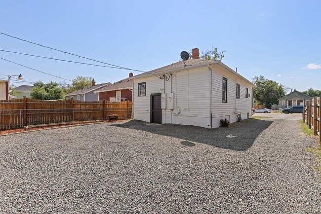 Building Photo - 1309 7th St