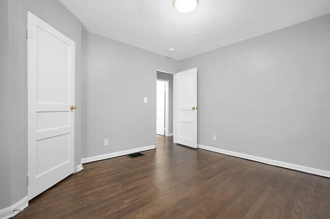 Building Photo - 2229 Middlehurst Dr