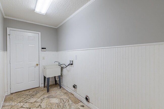 Building Photo - 12160 Basalt Dr S