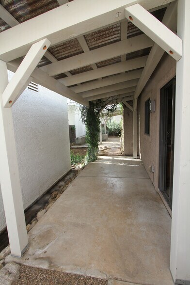 Side patio - 5557 N Mica Mountain Dr