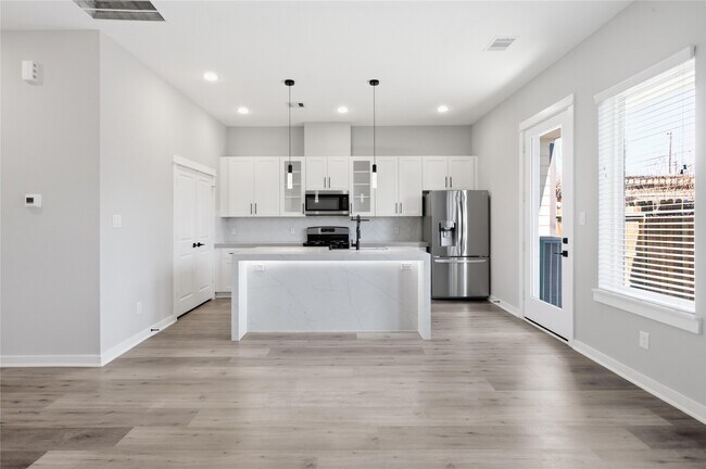 Building Photo - 6728 Parker Grv Ln