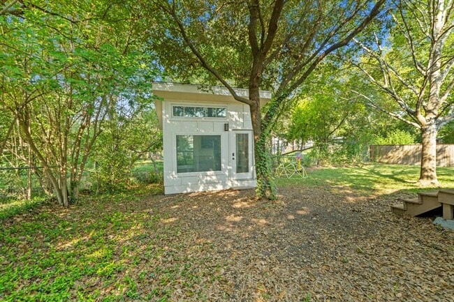 Building Photo - 5512 Delwood Dr