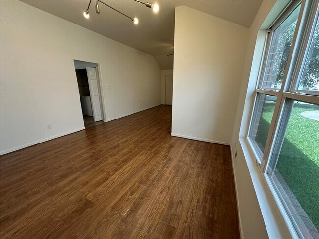 Building Photo - 4918 Fair Oak Dale Ln