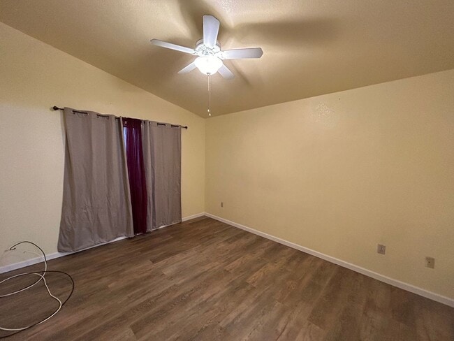 Building Photo - Cute 3 Bed/2 Bath Home in Oildale w/ Solar, RBP & $0 Deposit Option