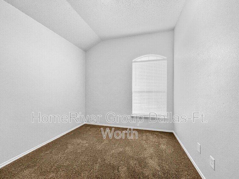 Building Photo - 3318 Lochwood Dr