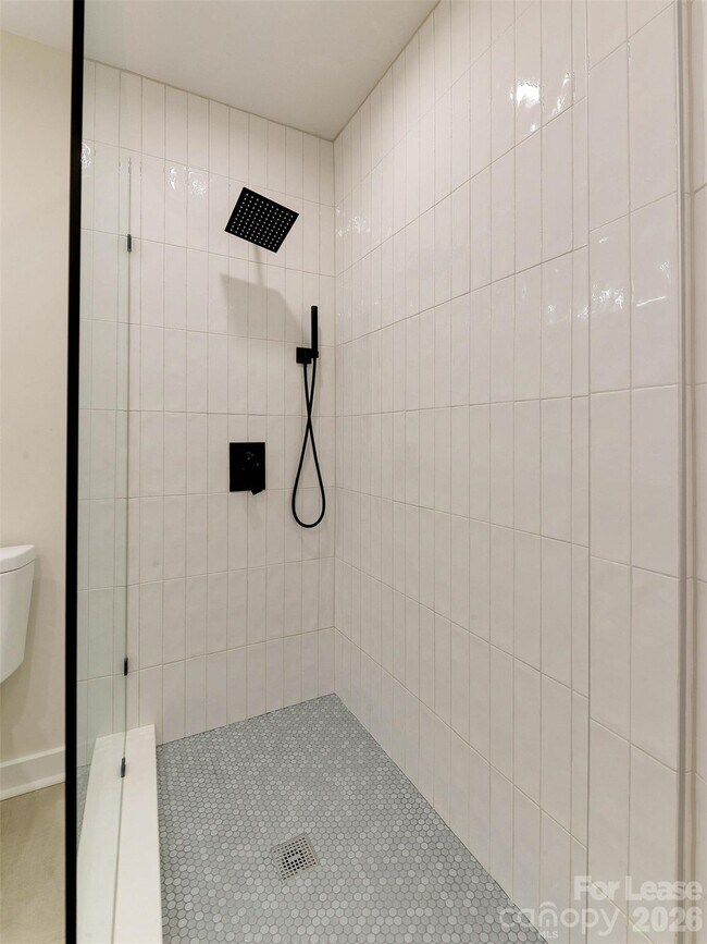 Building Photo - 2721 Mayflower Rd