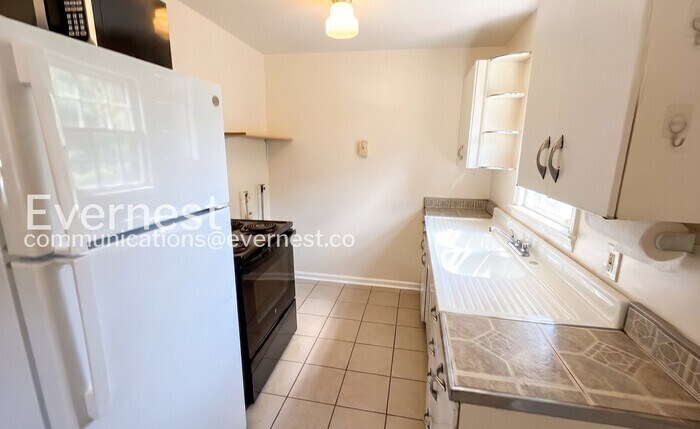 Building Photo - 3203 Alta Vista Dr