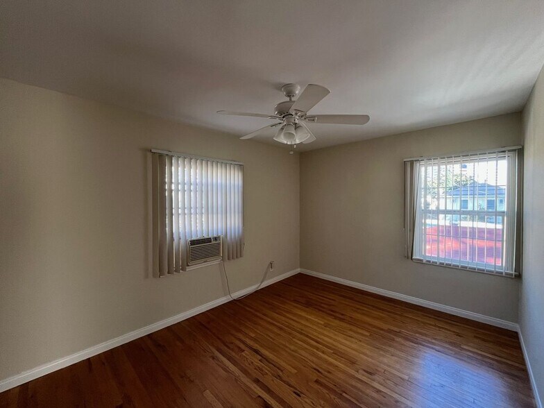 Building Photo - 126 N Maple St