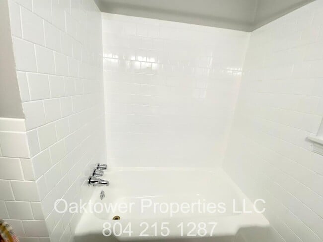 Building Photo - 1420 Lynhaven Ave