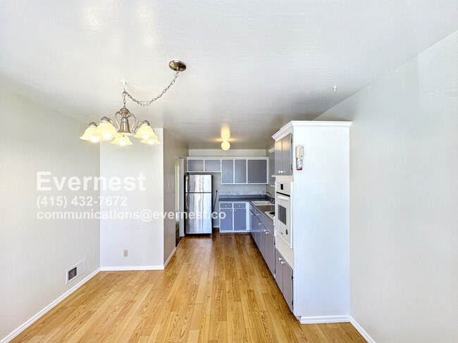 Building Photo - Spacious 2-Bed, 2-Bath Single-Family Home ...
