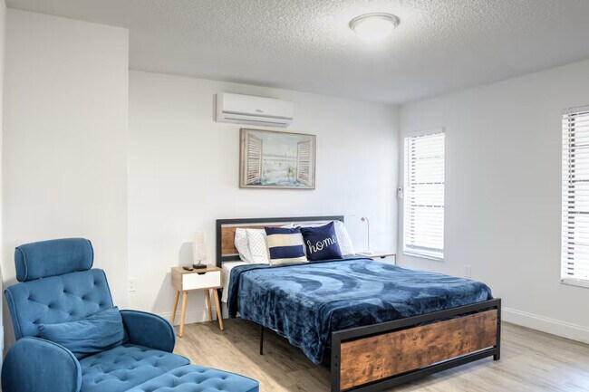 Building Photo - 470 U.S. 41-SI ID1056513P