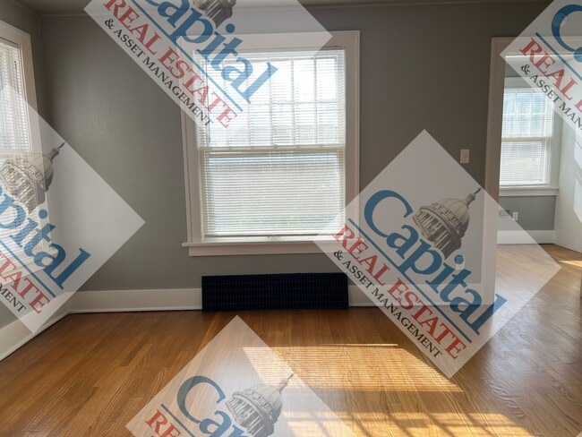 Building Photo - Cozy 2 Bedroom