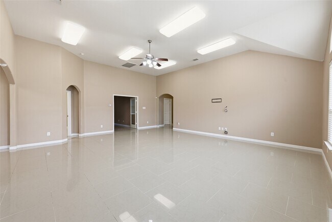 Building Photo - 8234 Hall View Dr