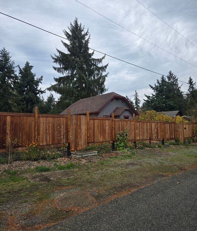 Building Photo - Charming 1920 Updated Vintage Home with ADU in the Heart of Port Hadlock!