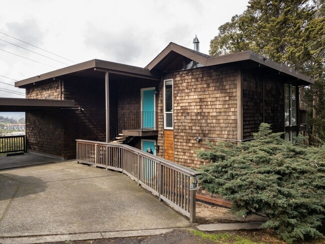 Building Photo - 98 Rodeo Ave