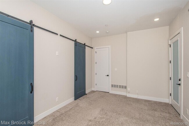 Building Photo - 4530 Commonwealth St