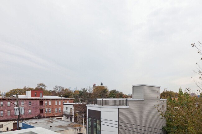Building Photo - 2219 Hope St