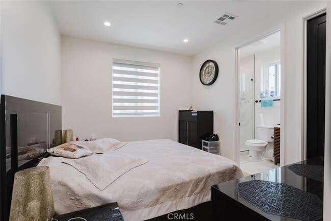 Building Photo - 13540 Hamlin St