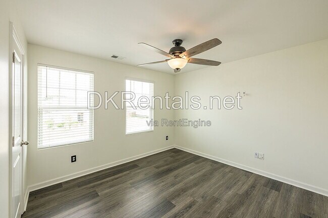 Building Photo - 126 Verona Dr NW