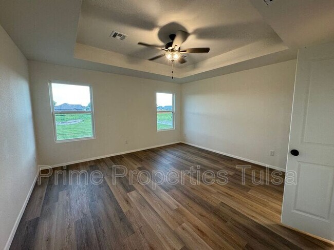 Building Photo - 3012 S Redwood Ave
