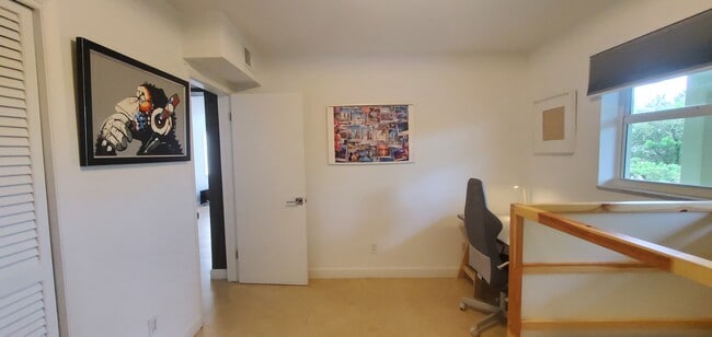 Building Photo - 18901 NE 14th Ave