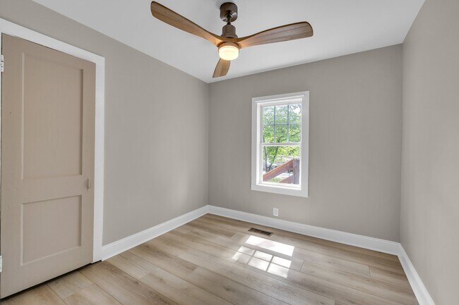 Building Photo - 255 Dixie Dr